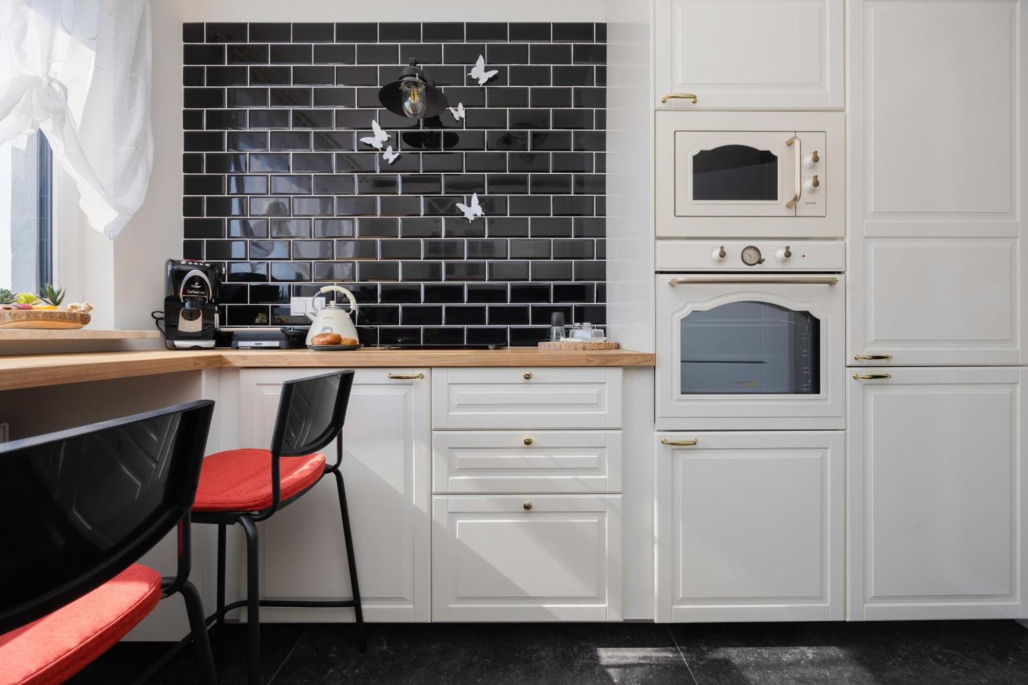 Exceptional In With Parking By Renters Apartament *