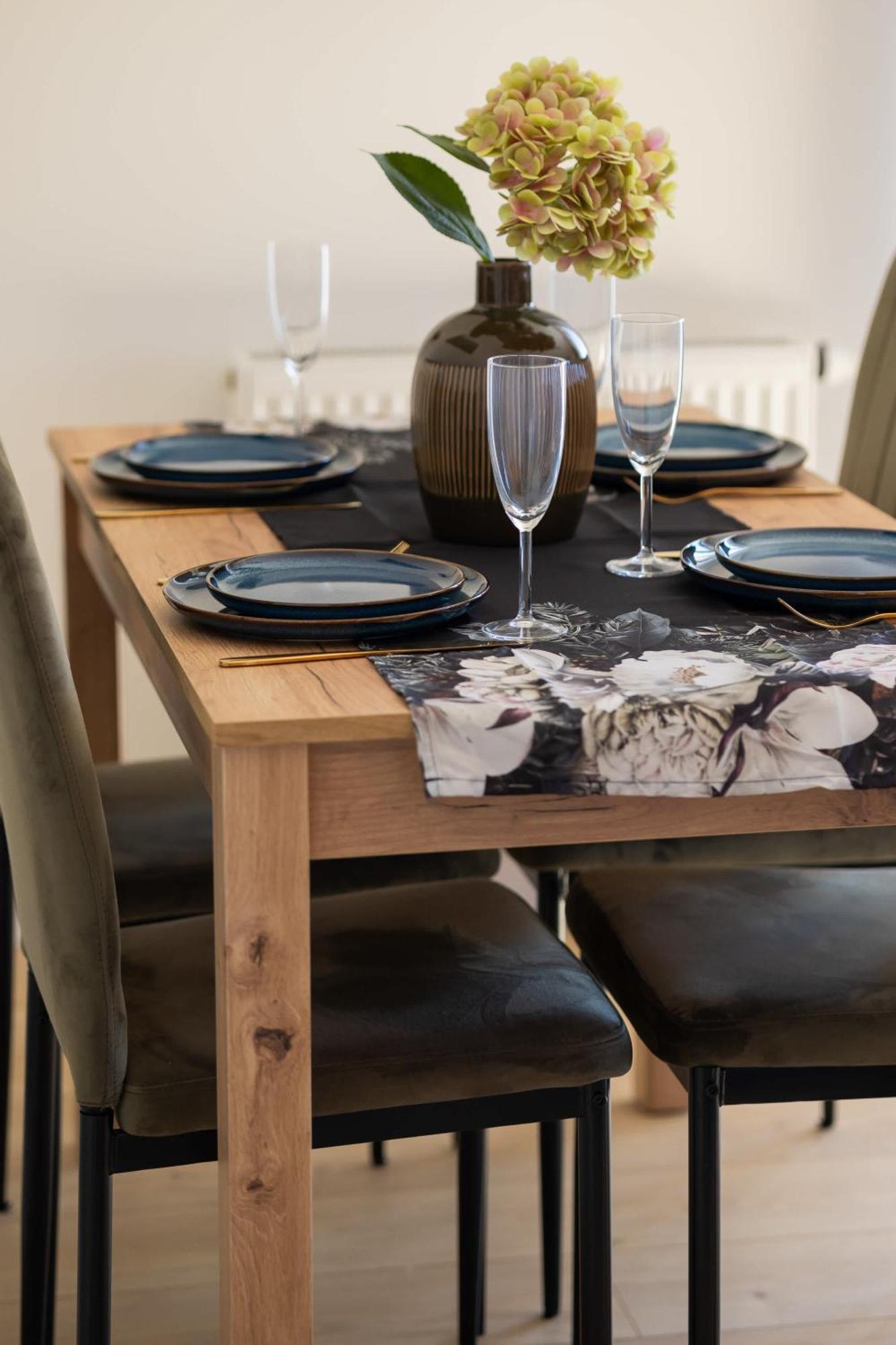 Exceptional In With Parking By Renters Apartament *