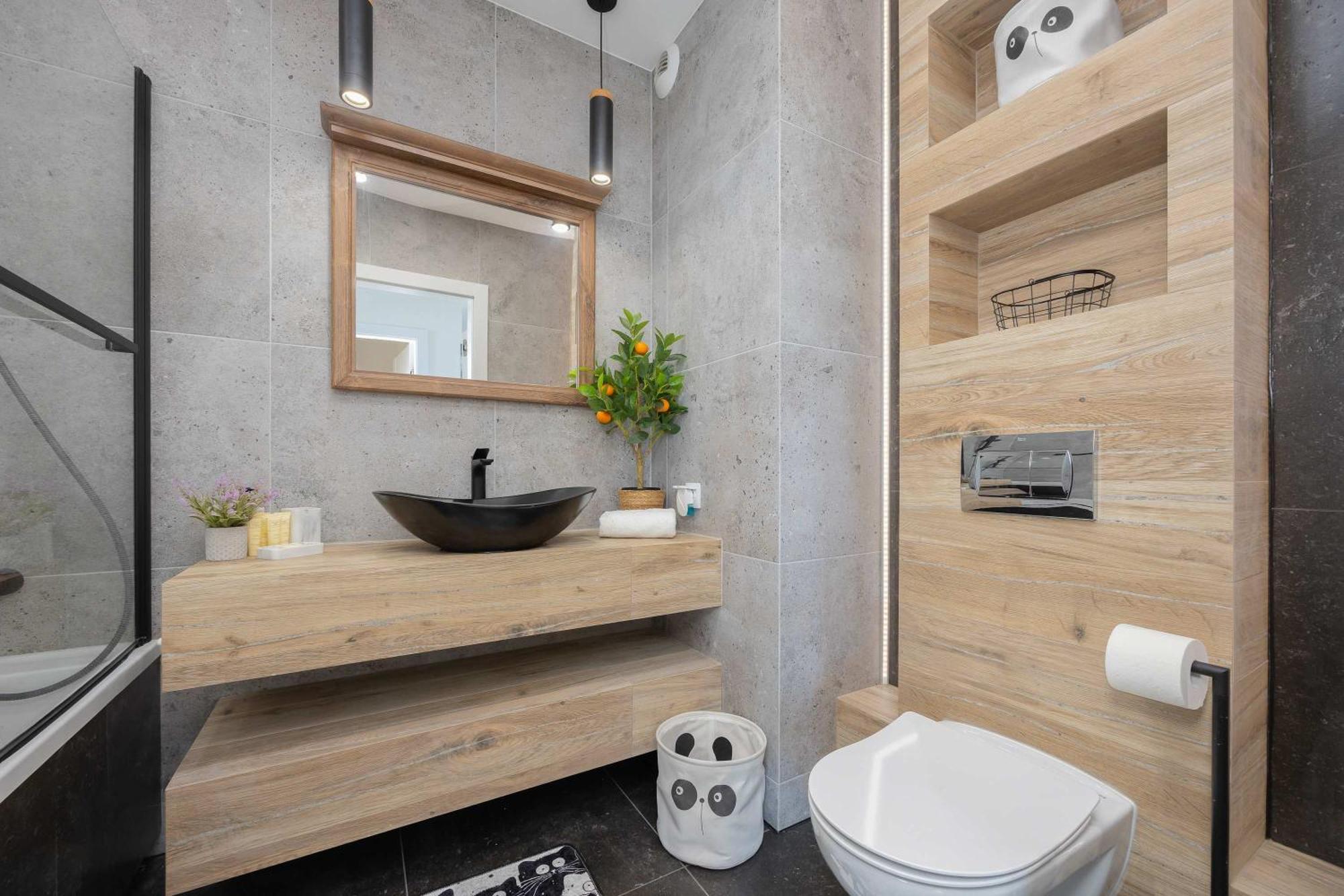 Exceptional In With Parking By Renters Apartament
